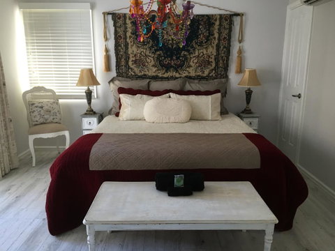 Applegate Lane Chalet - Accommodation in Surfers Paradise 0