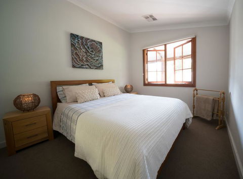 The Farmhouse - Accommodation in Surfers Paradise 6