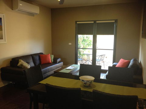 Breezes Apartments - Accommodation in Surfers Paradise 2