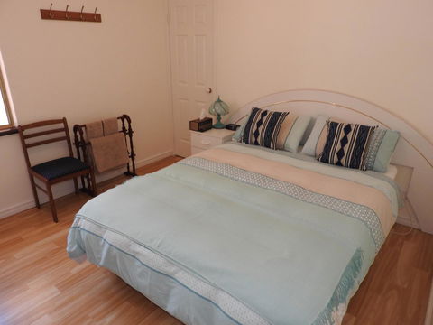 The Royal Dolphin Bed & Breakfast Safety Bay - Accommodation in Surfers Paradise 18