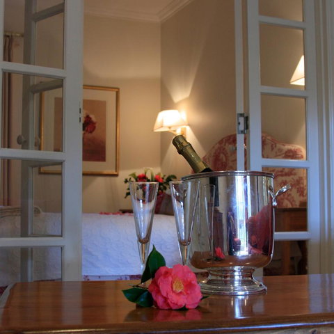 Two Sisters Chalets - Accommodation in Surfers Paradise 26