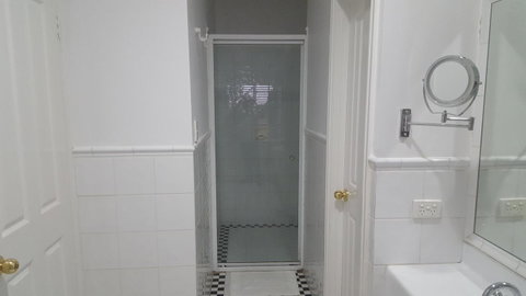 Two Sisters Chalets - Accommodation in Surfers Paradise 5