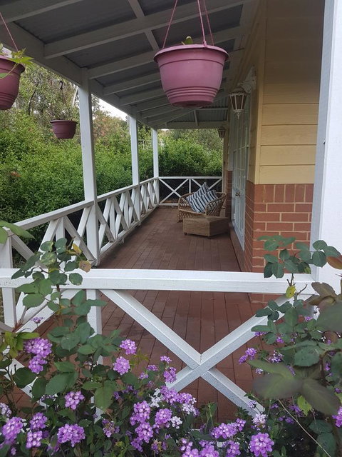 Two Sisters Chalets - Accommodation in Surfers Paradise 10