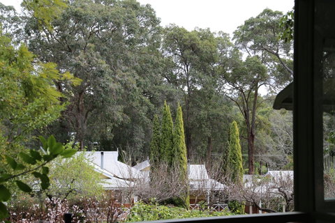 Two Sisters Chalets - Accommodation in Surfers Paradise 18