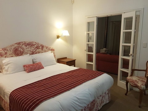 Two Sisters Chalets - Accommodation in Surfers Paradise 8