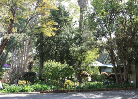 Two Sisters Chalets - Accommodation in Surfers Paradise 0