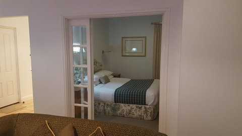 Two Sisters Chalets - Accommodation in Surfers Paradise 7