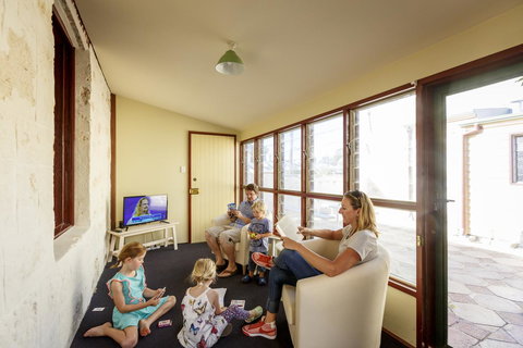 Fremantle Colonial Cottages - Accommodation in Surfers Paradise 13