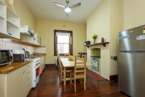 Fremantle Colonial Cottages - Accommodation in Surfers Paradise 1