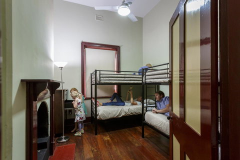 Fremantle Colonial Cottages - Accommodation in Surfers Paradise 15