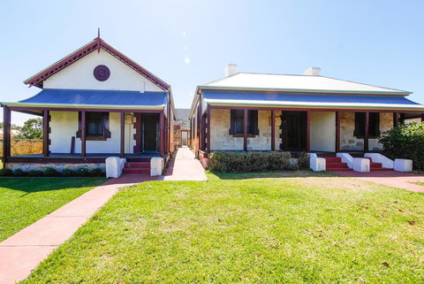 Fremantle Colonial Cottages - Accommodation in Surfers Paradise 0