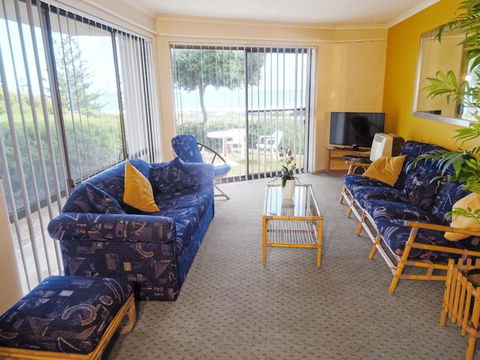 Scarborough & Absolutely Beachfront - Accommodation in Surfers Paradise 4