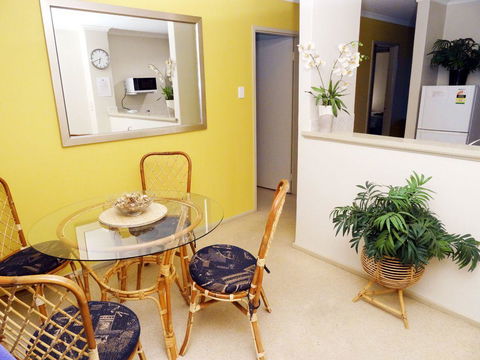 Scarborough & Absolutely Beachfront - Accommodation in Surfers Paradise 11