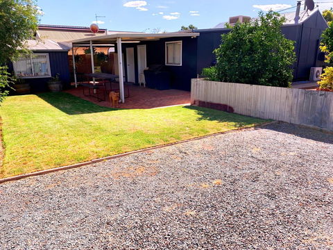 The Cottage That Could - Accommodation in Surfers Paradise 2