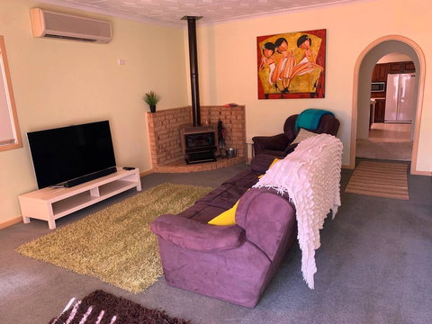 The Cottage That Could - Accommodation in Surfers Paradise 5