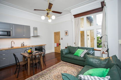 Danum House - Accommodation in Surfers Paradise 11