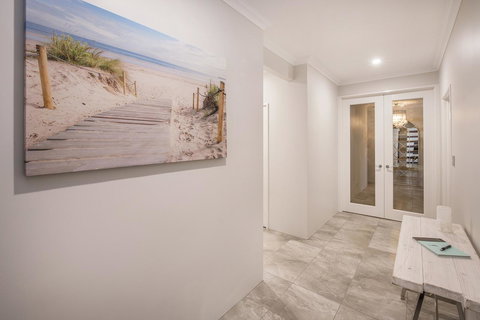 15 Cabot Close - Accommodation in Surfers Paradise 3