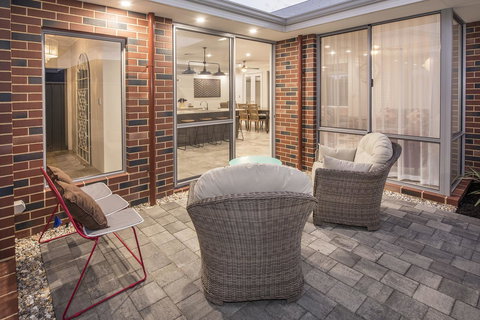 15 Cabot Close - Accommodation in Surfers Paradise 20