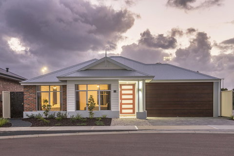 15 Cabot Close - Accommodation in Surfers Paradise 0