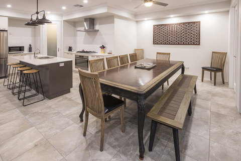 15 Cabot Close - Accommodation in Surfers Paradise 13