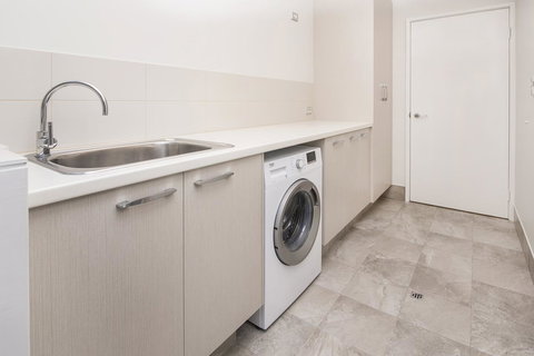 15 Cabot Close - Accommodation in Surfers Paradise 19