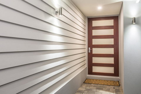 15 Cabot Close - Accommodation in Surfers Paradise 1