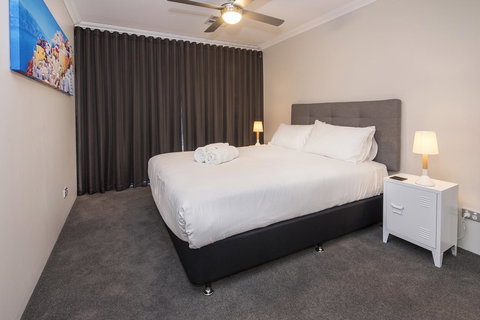 15 Cabot Close - Accommodation in Surfers Paradise 8