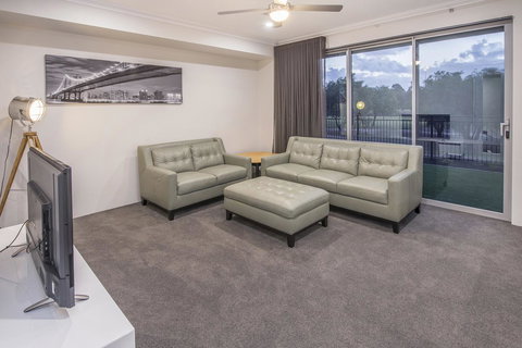 15 Cabot Close - Accommodation in Surfers Paradise 18