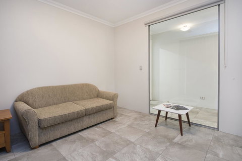 15 Cabot Close - Accommodation in Surfers Paradise 17