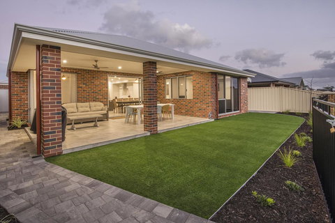 15 Cabot Close - Accommodation in Surfers Paradise 26