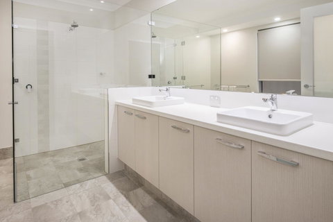 15 Cabot Close - Accommodation in Surfers Paradise 5