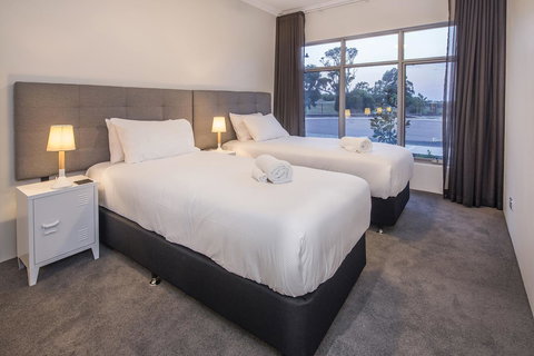 15 Cabot Close - Accommodation in Surfers Paradise 9