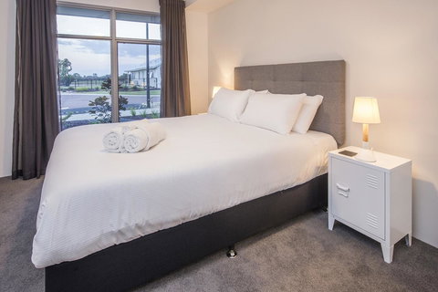 15 Cabot Close - Accommodation in Surfers Paradise 7