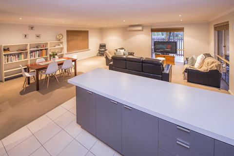 Boardwalk - Accommodation in Surfers Paradise 10