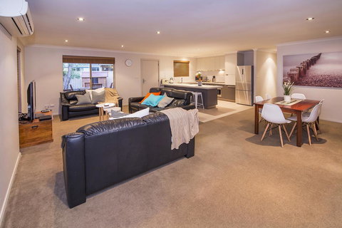 Boardwalk - Accommodation in Surfers Paradise 14