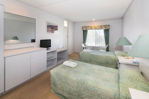 Augusta Hotel Motel - Accommodation in Surfers Paradise 1