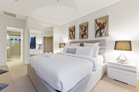 The Executive Penthouse - Accommodation in Surfers Paradise 8