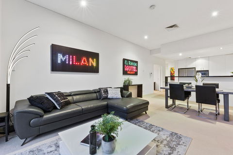 The Executive Penthouse - Accommodation in Surfers Paradise 2