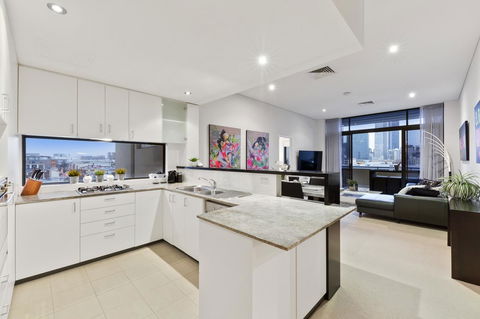 The Executive Penthouse - Accommodation in Surfers Paradise 3