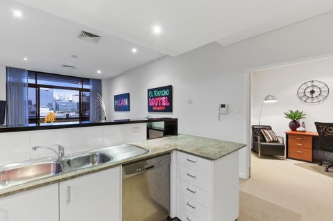 The Executive Penthouse - Accommodation in Surfers Paradise 14