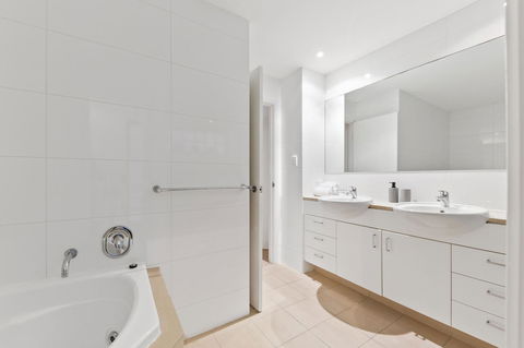 The Executive Penthouse - Accommodation in Surfers Paradise 10