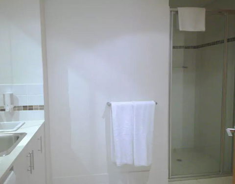 Outram St Apartment - Accommodation in Surfers Paradise 2