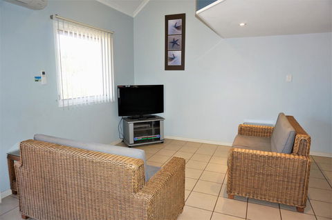 Osprey Holiday Village Unit 122 2 Bedroom - Accommodation in Surfers Paradise 2