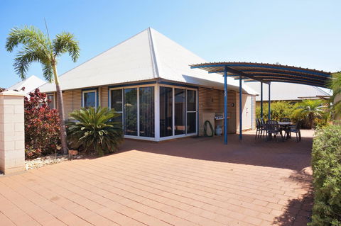 Osprey Holiday Village Unit 122 2 Bedroom - Accommodation in Surfers Paradise 0