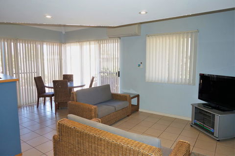 Osprey Holiday Village Unit 122 2 Bedroom - Accommodation in Surfers Paradise 3