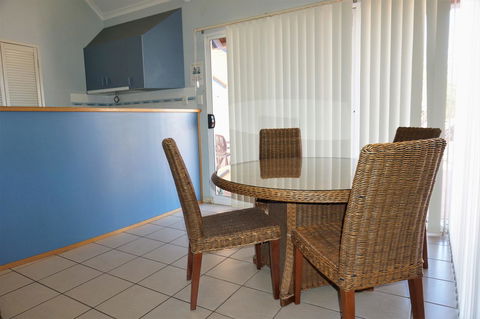 Osprey Holiday Village Unit 122 2 Bedroom - Accommodation in Surfers Paradise 4