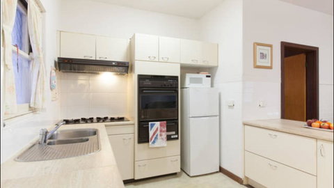 Broadway Apartments - Accommodation in Surfers Paradise 2