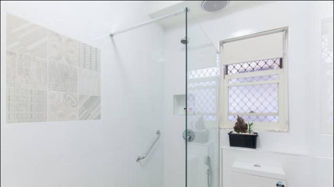 Broadway Apartments - Accommodation in Surfers Paradise 3