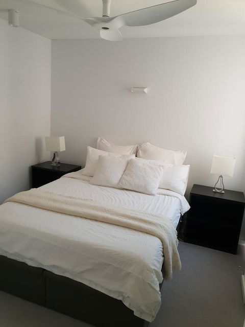 Modern Northbridge Apartment - Accommodation in Surfers Paradise 9