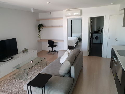 Modern Northbridge Apartment - Accommodation in Surfers Paradise 11